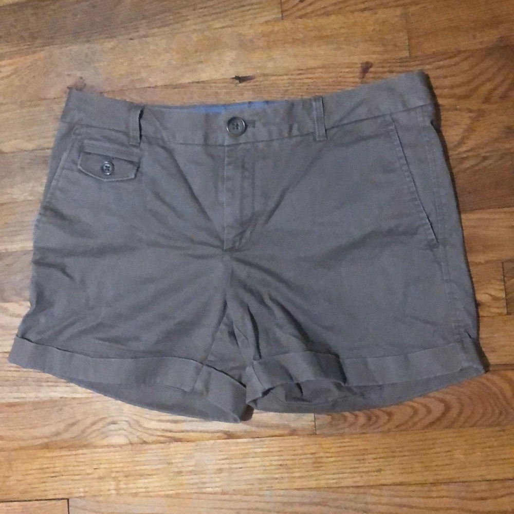 Banana republic khaki roll cuff short with pocket, 6 like new